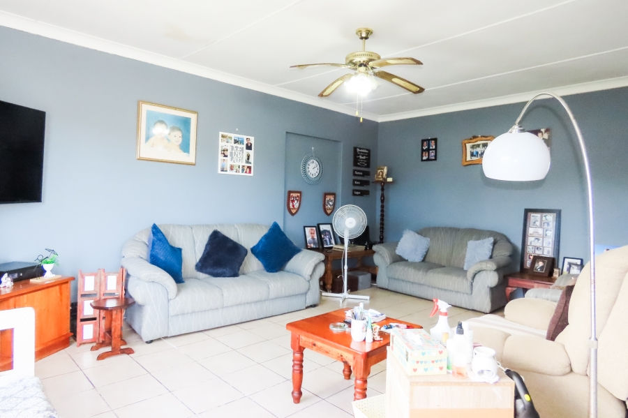 5 Bedroom Property for Sale in Beacon Bay Eastern Cape